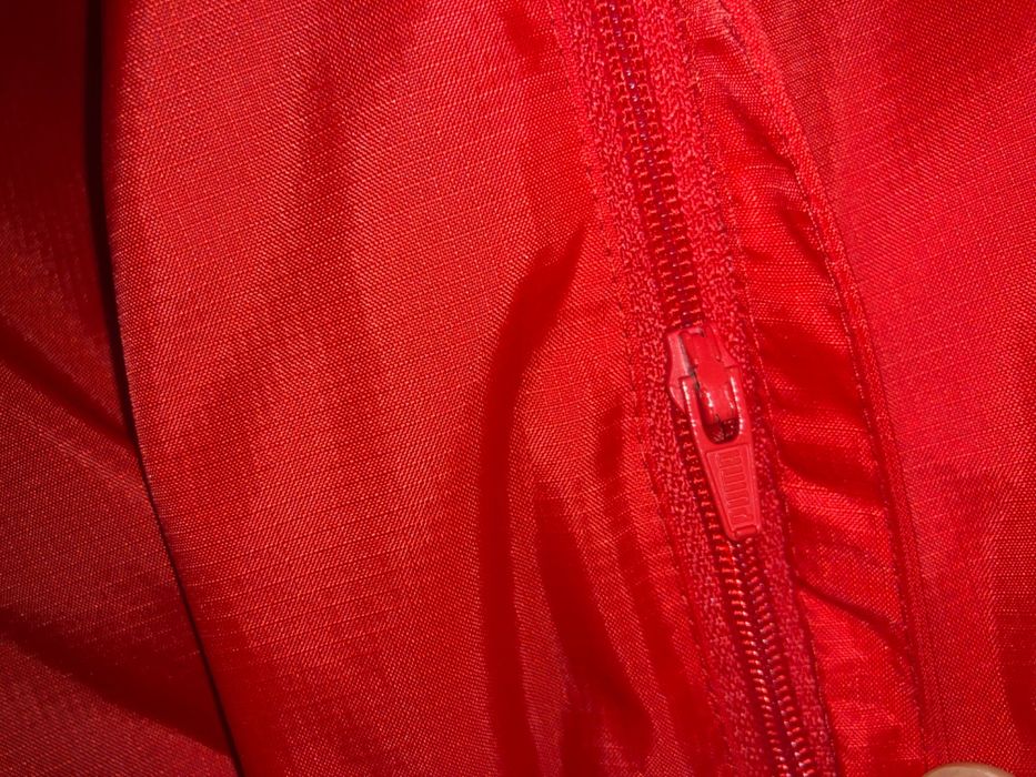 Ново спортно горнище,ветробранка на Пума размер М