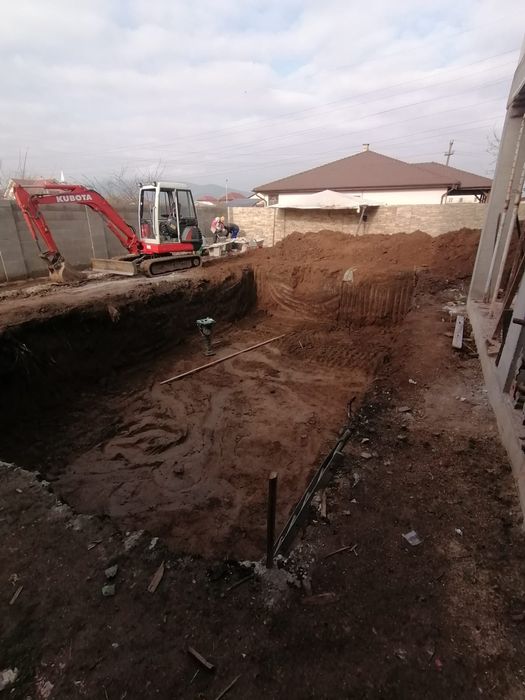 Închiriez miniexcavator/Servicii excavator