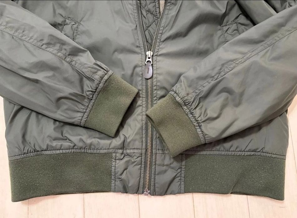 Продам: Куртка-бомбер Uniqlo