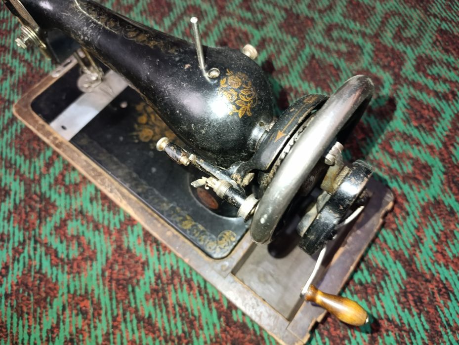 Швейная машина Зингер ручная.