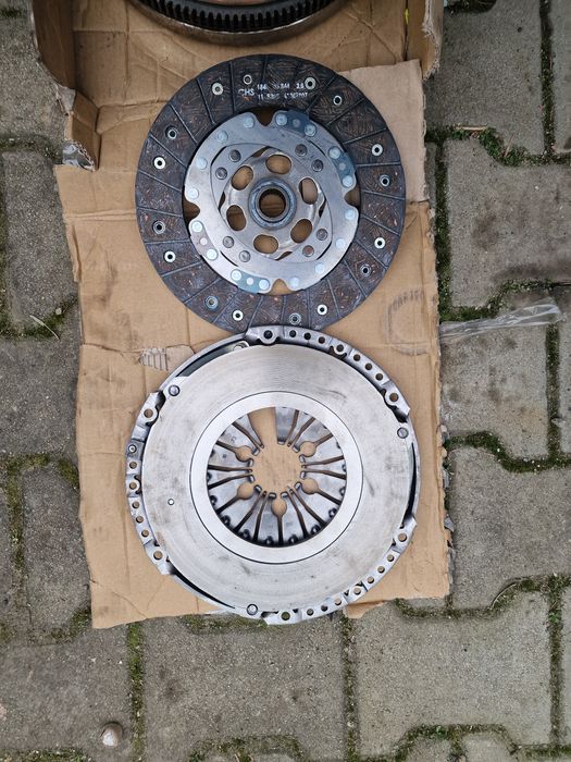 De vânzare chit ambreaj complet cu volanta pentru passat b8 1.400 benz