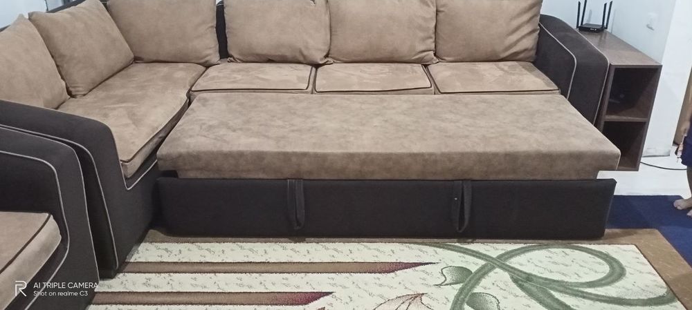 Удобный диван,можно открывать