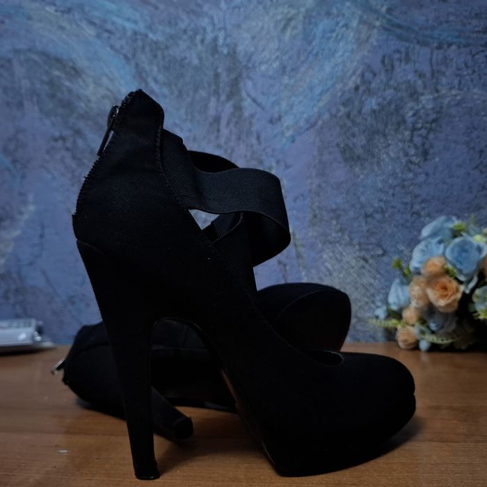 Каблуки на шпильке жамша