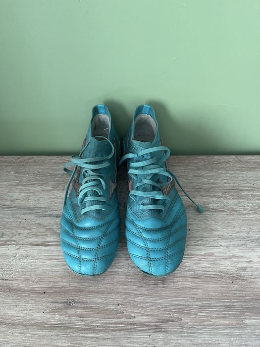 Футбольные бутсы мизуно