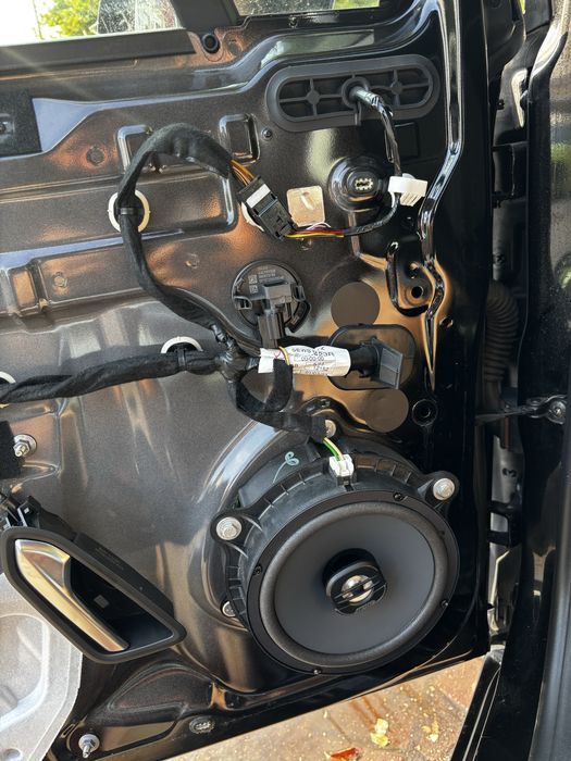 Montaj  Audio Auto/Lumini ambientale/Plafon Instelat