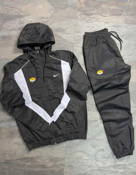 Модерен мъжки шушляков екип/анцуг NIKE – стил, комфорт и спортна визия за всеки ден!