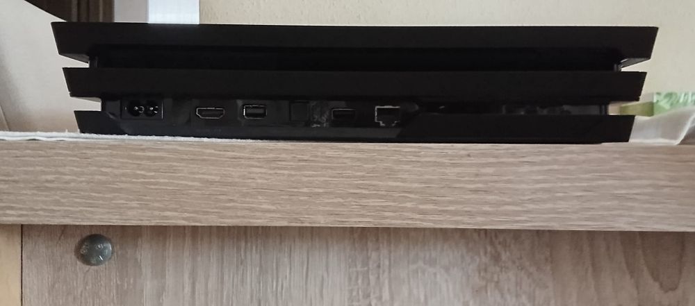 Vand consola de jocuri Ps4 Pro