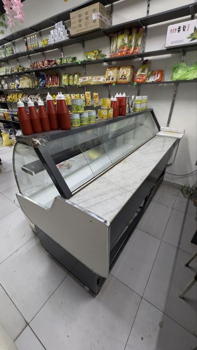 Vitrinniy Xolodilnik