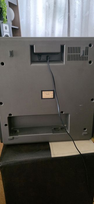 Vând magnetofon Philips N 4504