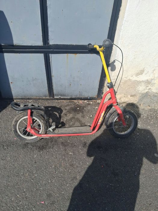 Vând trotinete 2 bucati