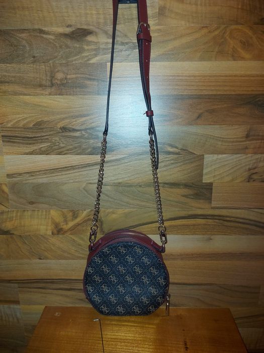 Чанта GUESS с монограм