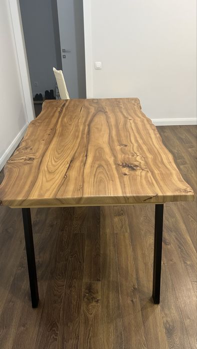 Стол обеденный, кухонный.