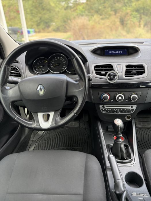 Vând Renault Megane 3 | 1.5 dCi | 2012 | Economice și dotat | 2 seturi de jante+anvelope