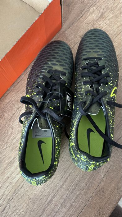 Футболни обувки Nike Magista