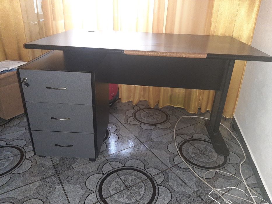 Birou cadru metalic