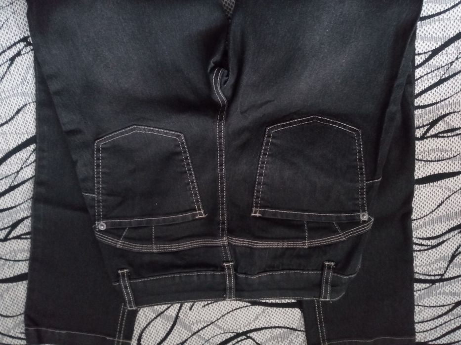 Нови черни дънки Eur36