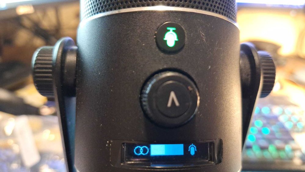 Microfon Razer Seirēn Pro – USB + XLR, calitate înaltă