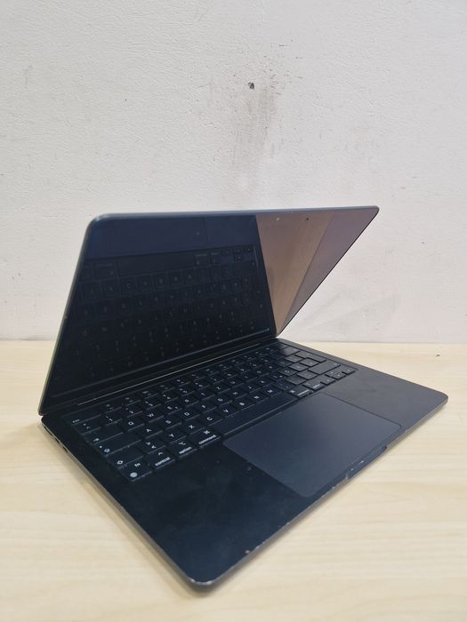 Macbook Air M2 256GB SSD 8GB Ram Garanție #35060