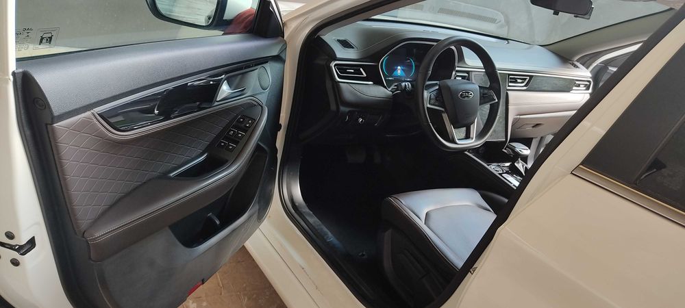 Автомобиль Jac J7