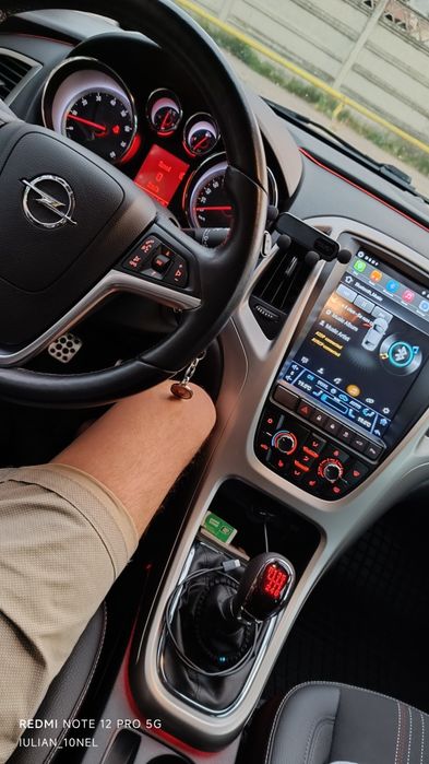 Opel Astra J,  2012