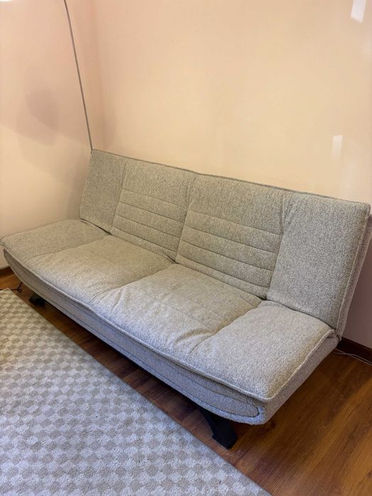 Разтегателен диван (бежов)