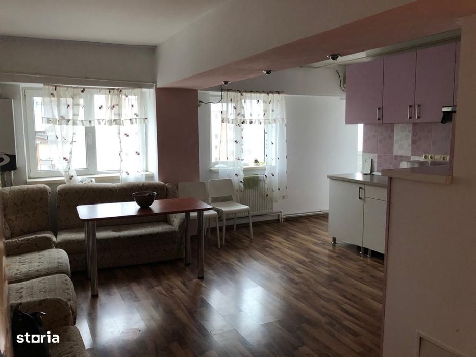 Vand apartament 4 camere zona Centru