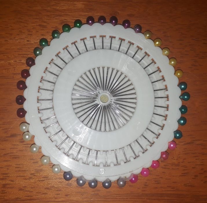 Нови неизползвани шивашки карфици/топлийки с перлени глави