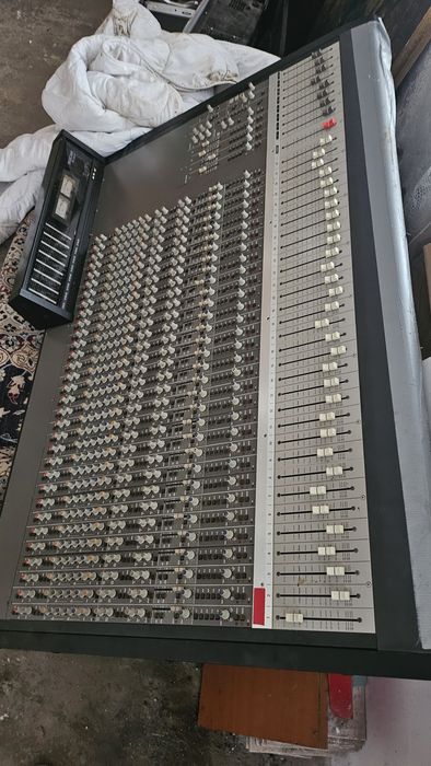 Mixer analogic dispune de meter bidge inclus