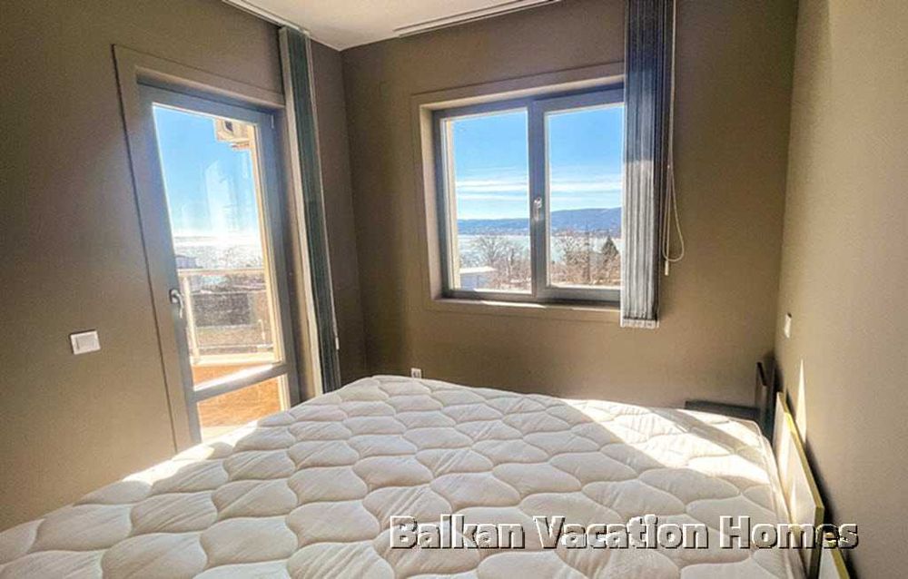 Продава се Тристаен апартамент в Бяла - 124 кв.м за 494 €/кв.м - Снимка #16