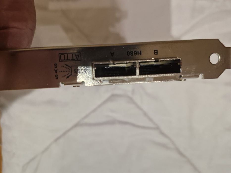 Controller SAS, ATTO H680 si cablu sas extern