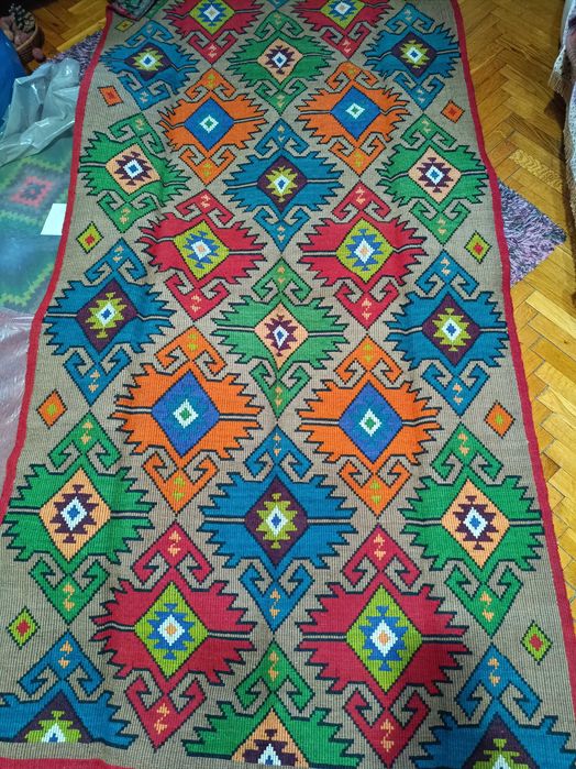 Cuvertura lana lucrata manual