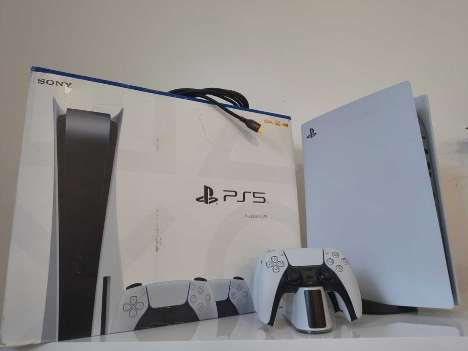 Consola PS5 Disk Edition cu 2 Controllere, Docker incarcare + Cablu 8K