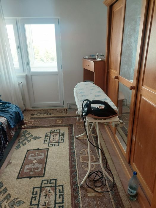 Vand apartament situat un cartierul Noua