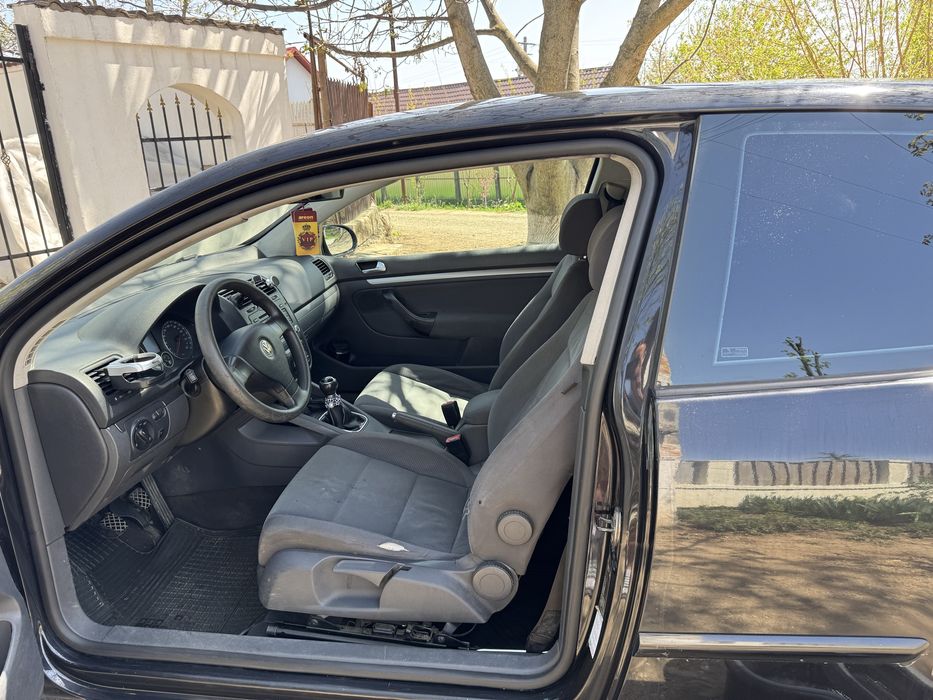 Vând golf 5 în stare bună