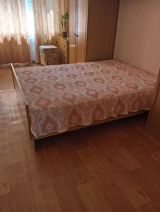 Кровать с ортопедическим матрасов