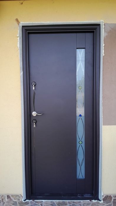 Uși de exterior casa curte vopsite electrostatic cu montaj sau fara