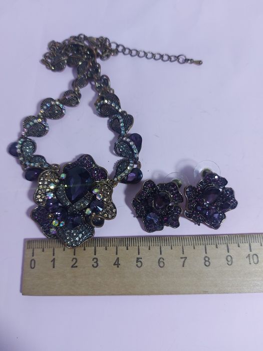 Набор бижутерии.