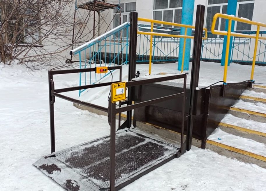 Подъемник для инвалидных кресел (пандус)