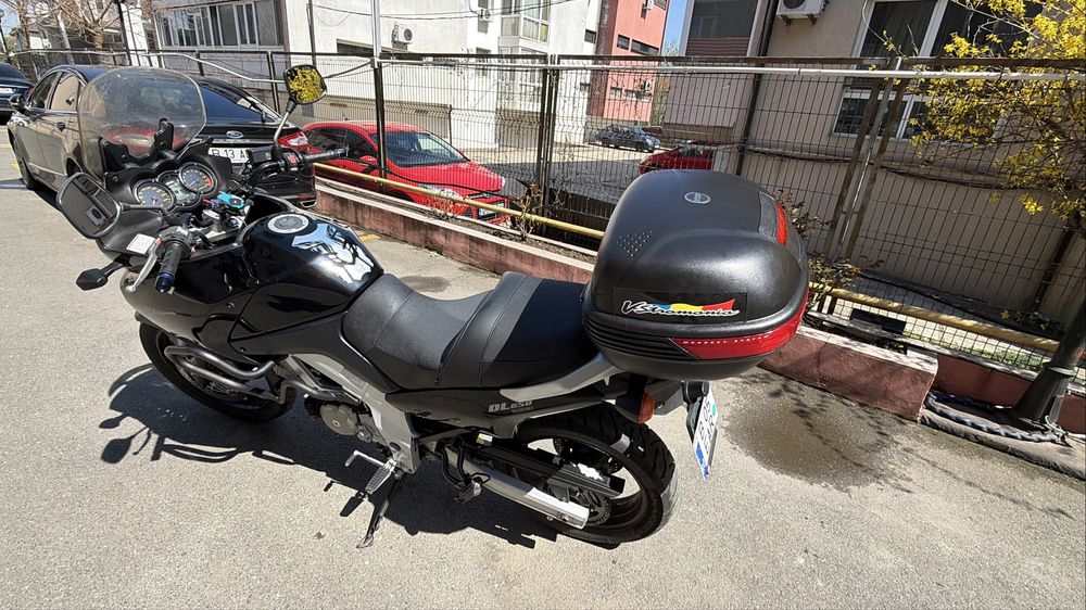 Suzuki V-Strom DL650 din 2004
