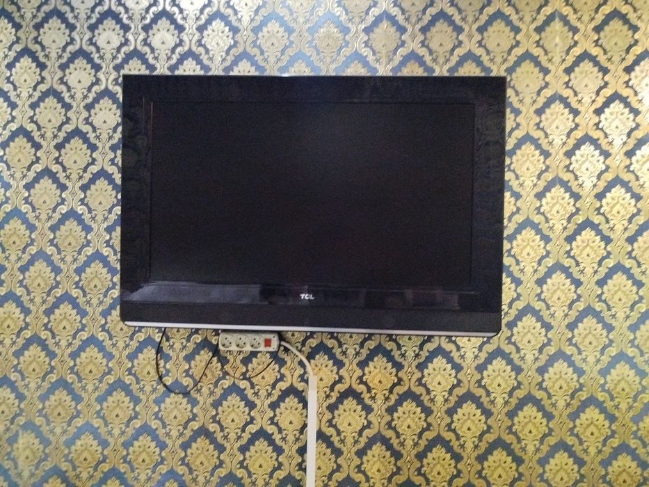 Телевизор плоский в хорошем состояние.