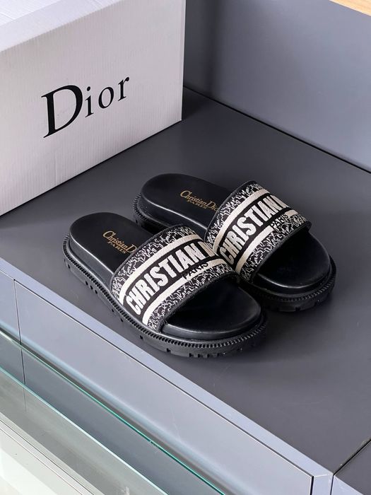 Papuci Dior noi !!! Marimi 36/40 !!!
