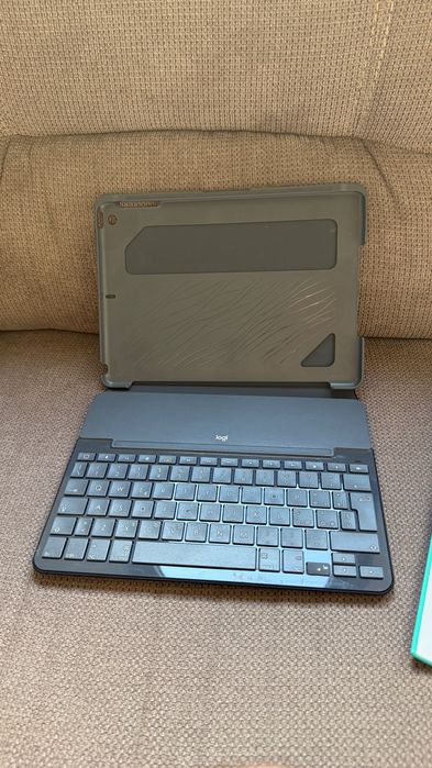 Logiec slim folio ipad keyboard