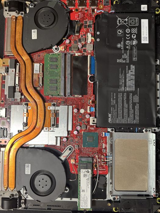 Mentenanță laptop-uri si calculatoare, curățare și înlocuire pastă