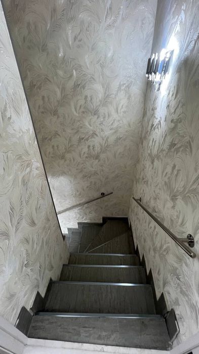 Продаётся квартира с ремонтом и цокольным этажём 105м2. Альфараганус.