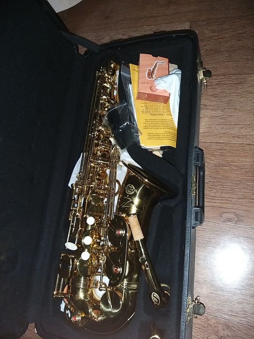 Продам Саксофон. Абсолютно новый!!!