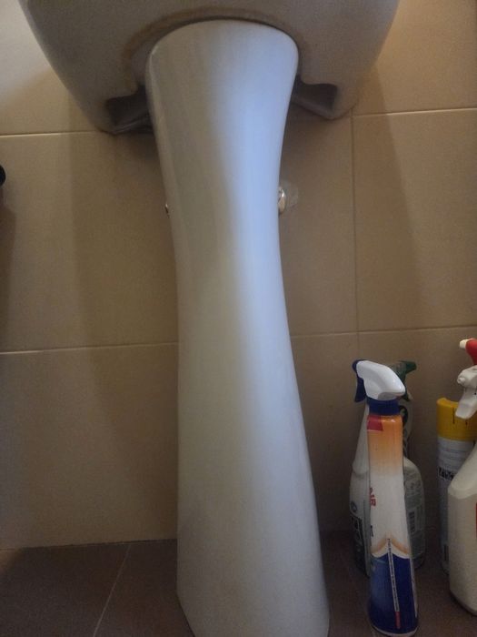 Lavoar alb baie, 44.5cm, cu piedestal ceramica.  in stare foarte buna.