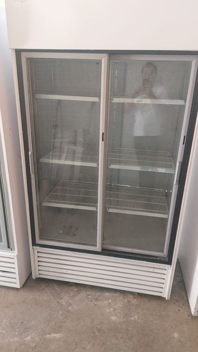 Витринные холодильник