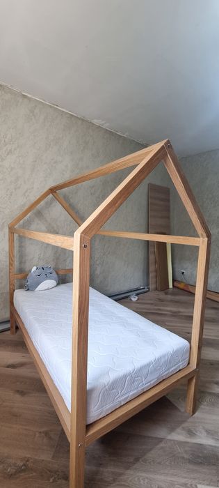 Кровать домик натуральное дерево