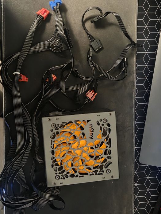 Sursa nJoy Astro 650W 80+ Bronze