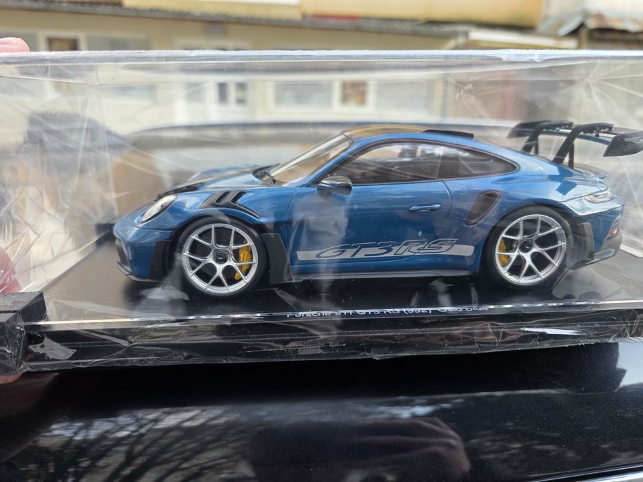 Mașinii de colecție noi